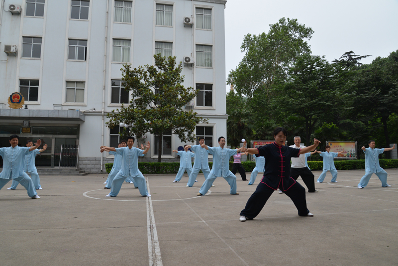 聘請陳式太極拳知名教練教學，開展太極拳興趣小組活動。