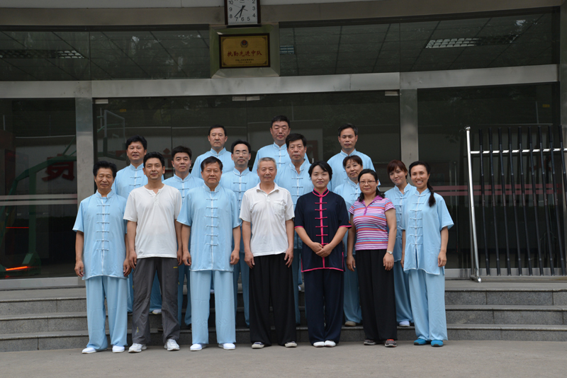 聘請陳式太極拳知名教練教學，開展太極拳興趣小組活動。