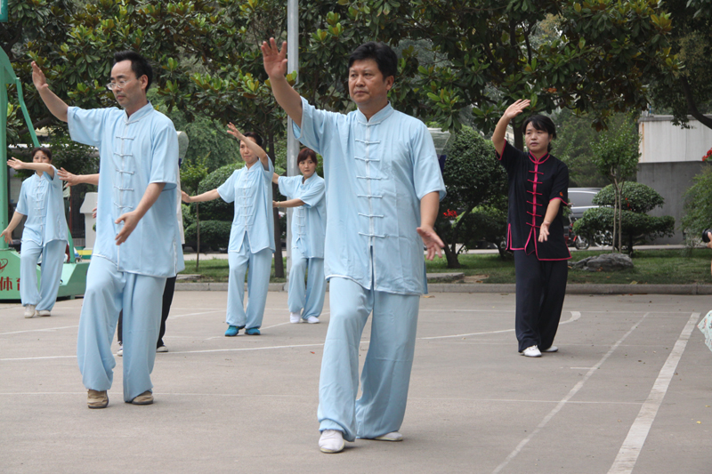 聘請陳式太極拳知名教練教學，開展太極拳興趣小組活動。
